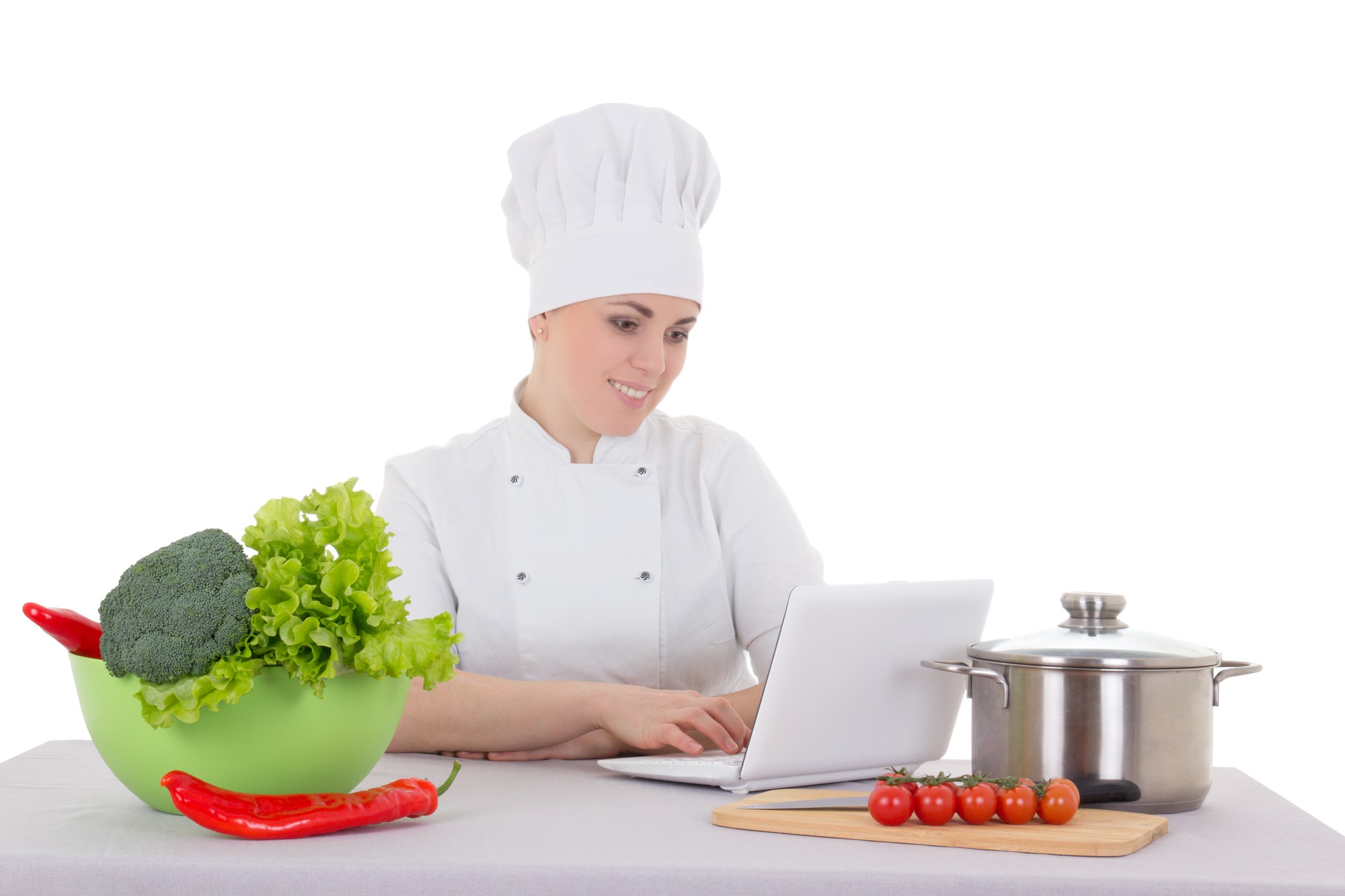 Chef che insegna con laptop su tavolo da cucina